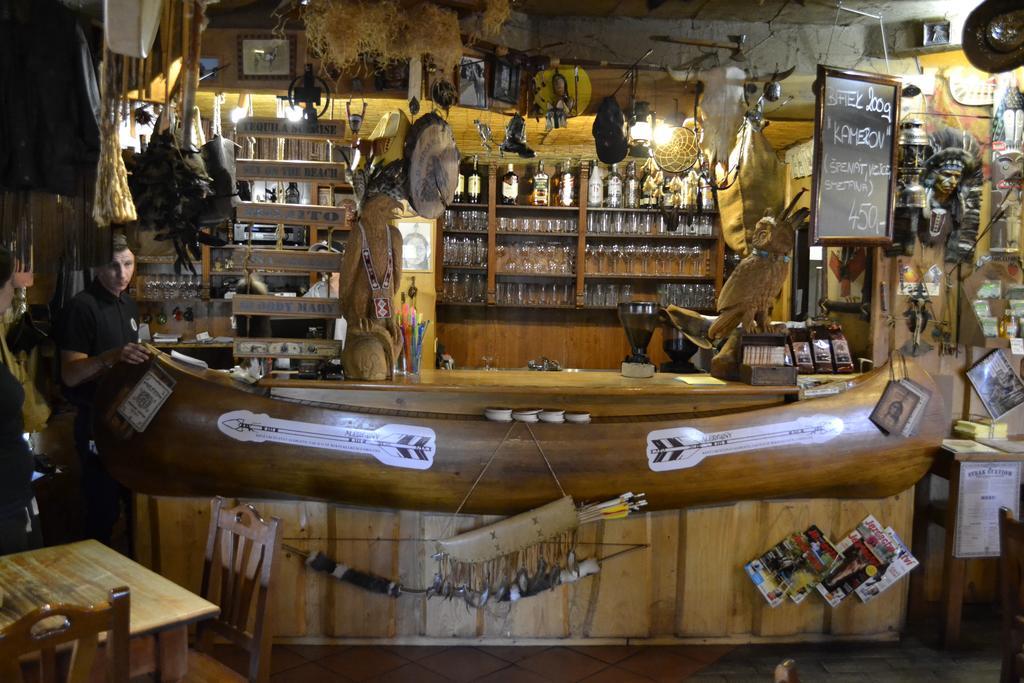 Restaurant A Penzion Steak Station Pardubice Exteriör bild