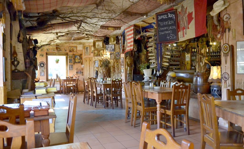 Restaurant A Penzion Steak Station Pardubice Exteriör bild