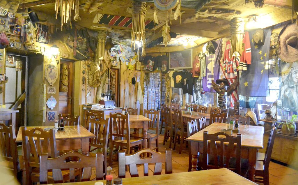 Restaurant A Penzion Steak Station Pardubice Exteriör bild