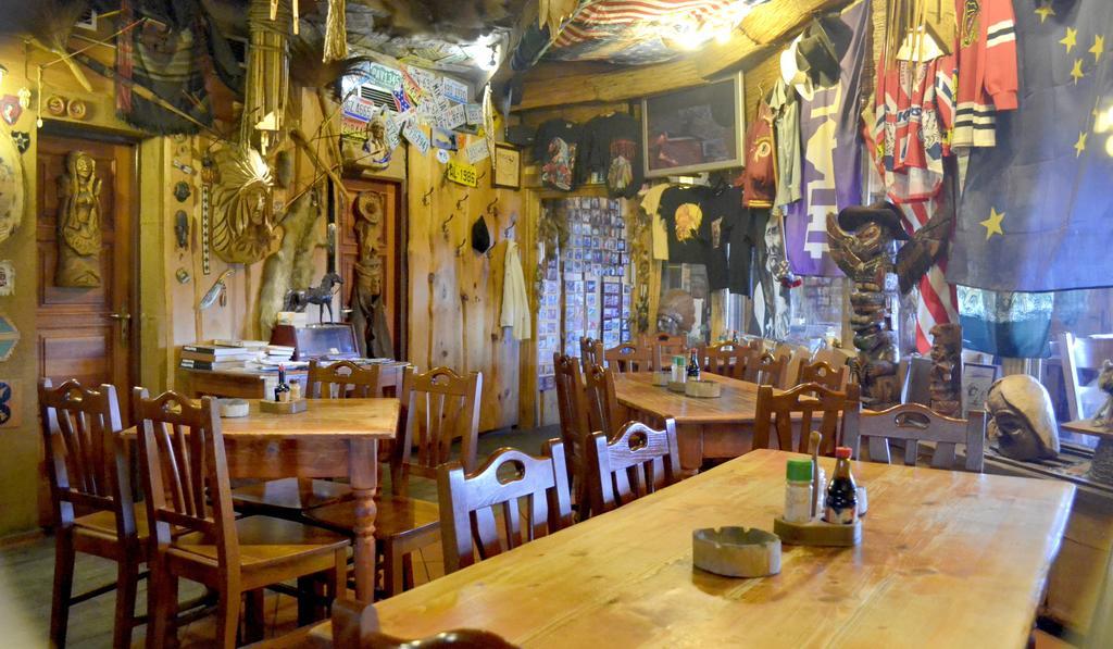 Restaurant A Penzion Steak Station Pardubice Exteriör bild