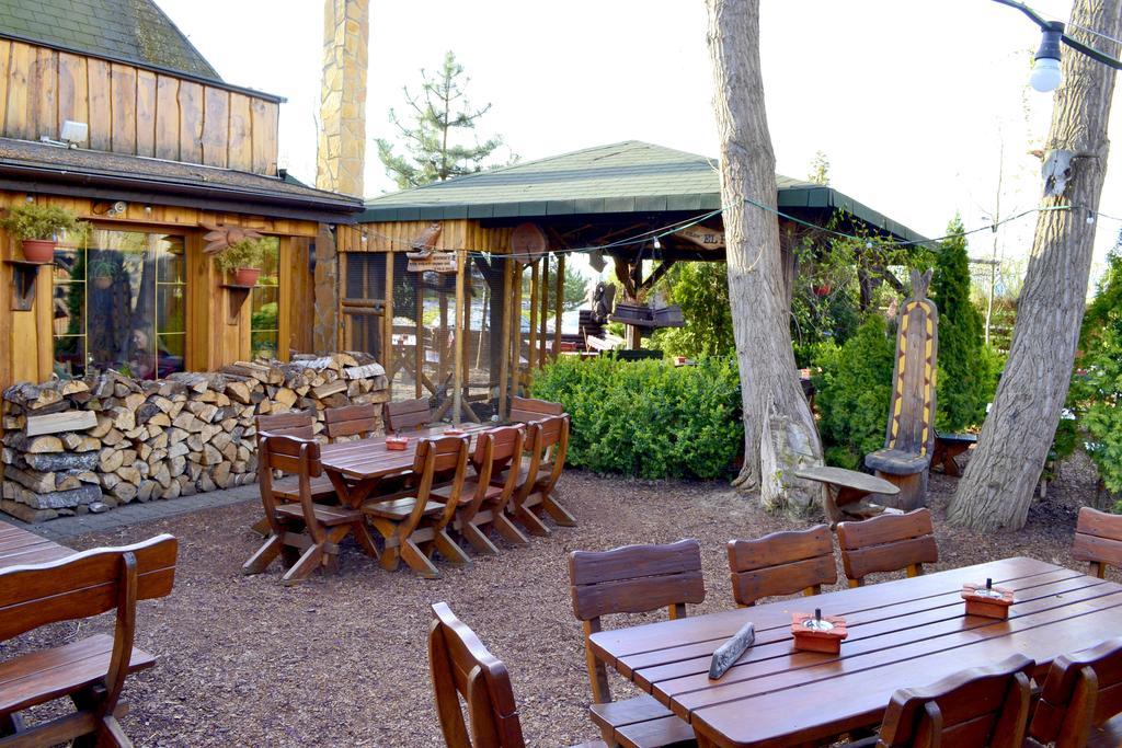 Restaurant A Penzion Steak Station Pardubice Exteriör bild