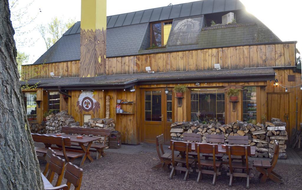 Restaurant A Penzion Steak Station Pardubice Exteriör bild