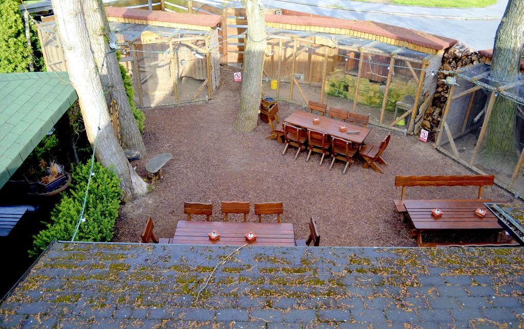 Restaurant A Penzion Steak Station Pardubice Exteriör bild